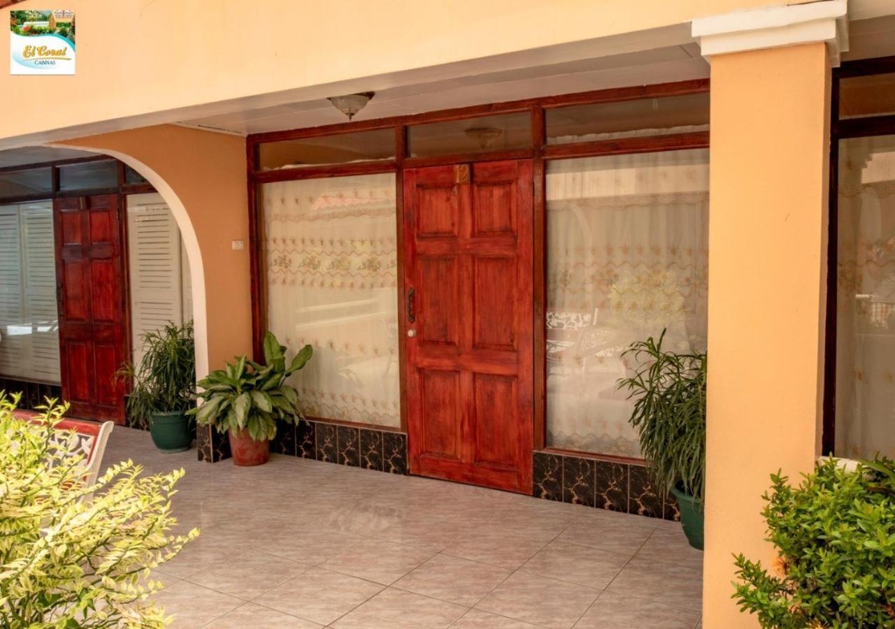 Hotel Y Cabinas El Coral Jacó Buitenkant foto